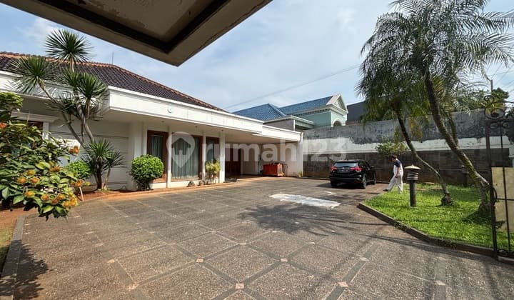 Rumah Pinggir Jalan Sultan Agung