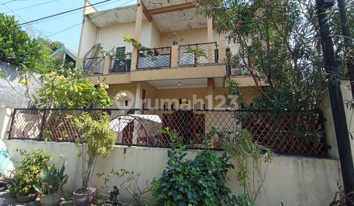 Rumah dalam kampung dekat pasar dan pusat dagang di Laweyan solo