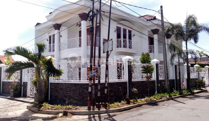 Minimalist 2-Story House For Quick Sale on Tubagus Ismail