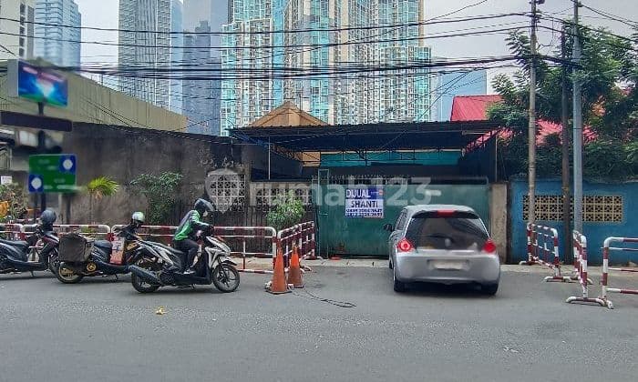 Dijual Tanah dan Bangunan Tua Strategis Kuningan Jaksel di Belakang Lottemall bisa Utk Usaha