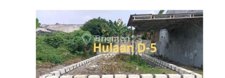 Ready-to-build lot near the market. Ready-to-build lot near the market.