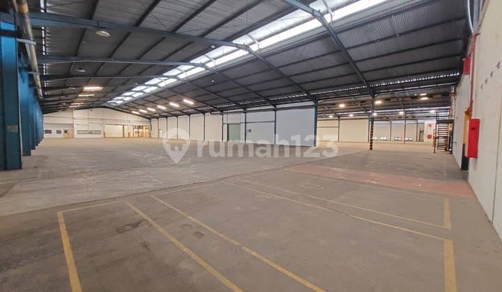 Warehouse Ready for Use, Near Toll Road and Airport