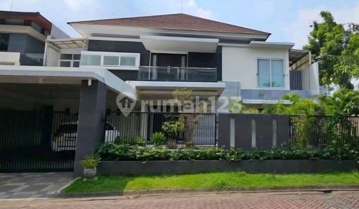 Rumah Mewah View Golf Di Graha Famili
