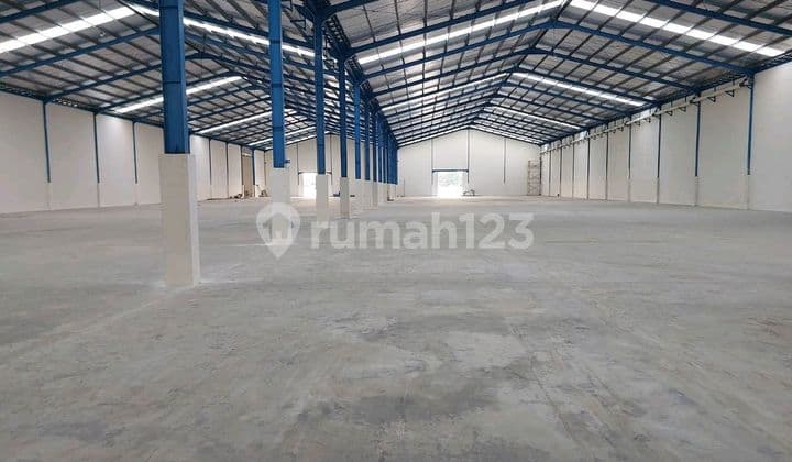 Gudang Loading Dock, Dekat Akses Tol