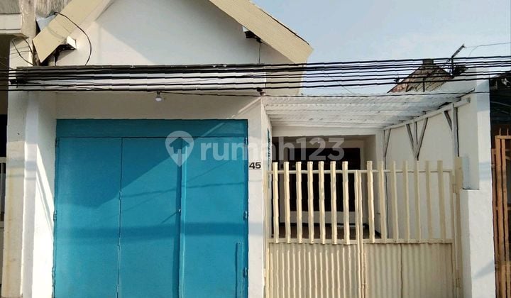 Rumah 1,5 Lantai Surabaya Pusat