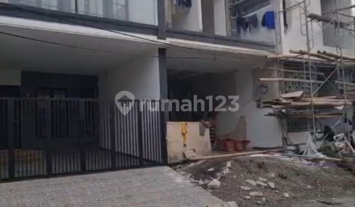 Dijual Rumah Ketintang Surabaya Dekat Royal Plaza Surabaya