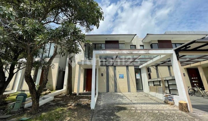 Rumah Greenhill Citraland Utara Surabaya