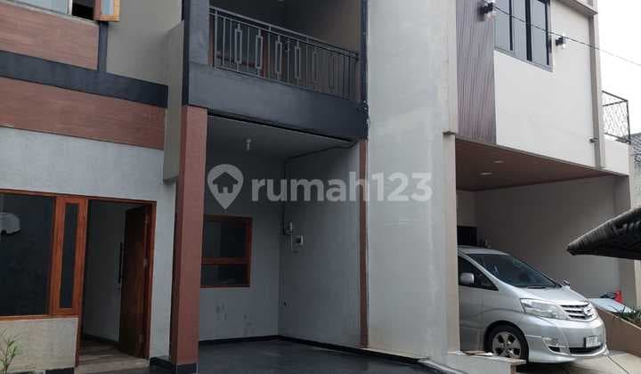 Rumah Minimalis Baru Siap Huni di Komplek Cipayung