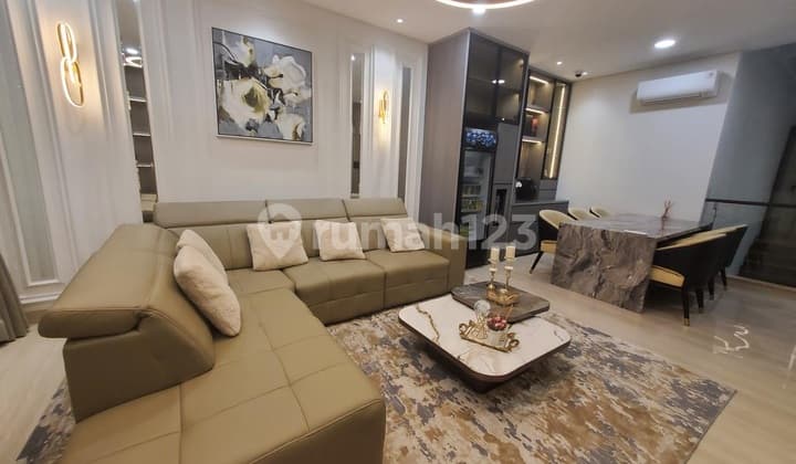 Rumah Mewah Full Furnish Ada Lift Tinggal Bawa Koper di Citra Gran Cibubur