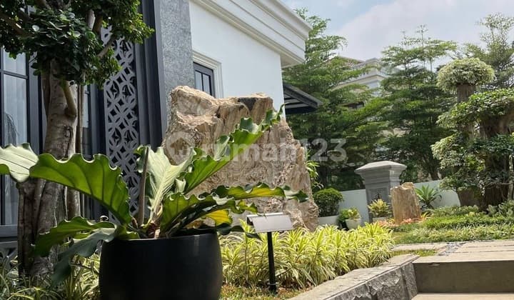 Rumah Hook Mewah Ada Kolam Renang dan Lift di Citra Gran Cibubur