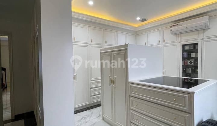 Rumah Hook Mewah Ada Kolam Renang dan Lift di Citra Gran Cibubur