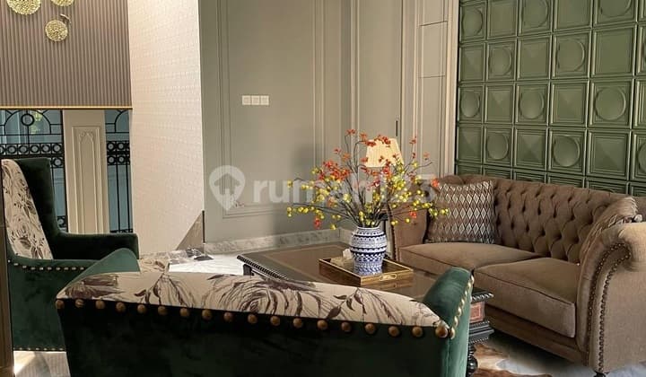 Rumah Hook Mewah Ada Kolam Renang dan Lift di Citra Gran Cibubur