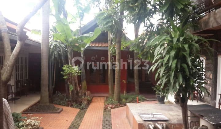 Dijual Gedung Lokasi Strategis di Jl. Dr. Wahidin Semarang
