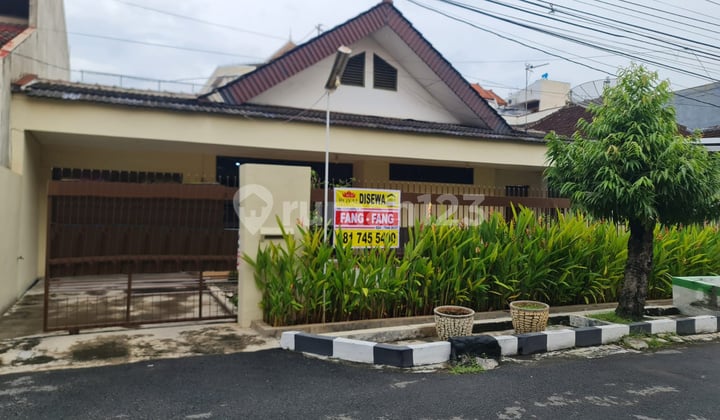 Disewakan Rumah Tengah Kota Di Jl. Seroja Barat Semarang