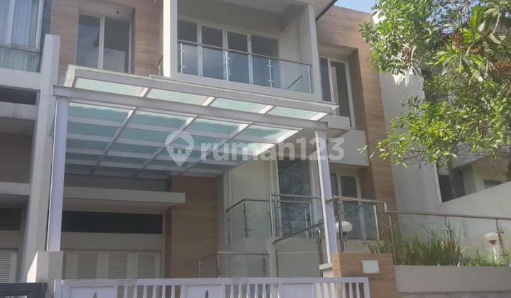 Rumah Di Salah Satu Perumahan Mewah Green Royalle, Candi Golf Semarang