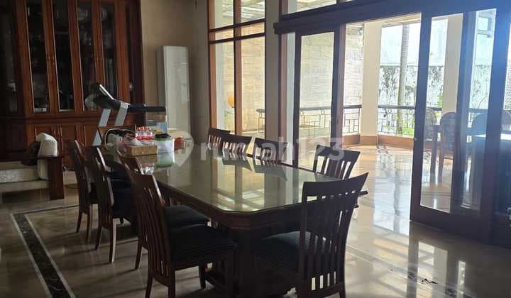 Dijual Rumah Mewah Lokasi Strategis di Jl. Sinabung Semarang