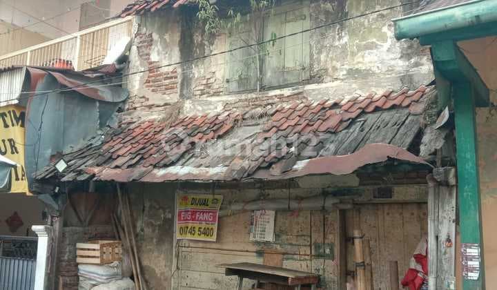 Land and House for Sale Near Old Town Tourist Attraction on Gang Baru Kranggan Street, Semarang.