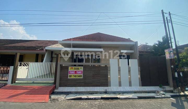 Translation: For Sale | Central City House on Jl. Brotojoyo, Semarang