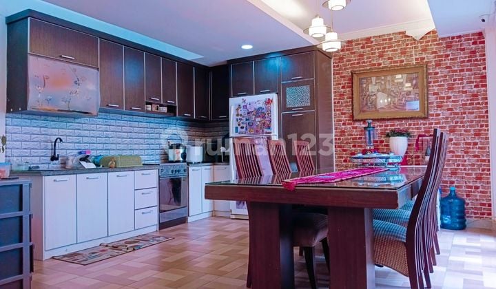 Murah,Bagus,siap huni 3 Lantai