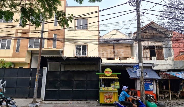 Shop house next to the main road, strategic location in Sumur Bor Cengkareng