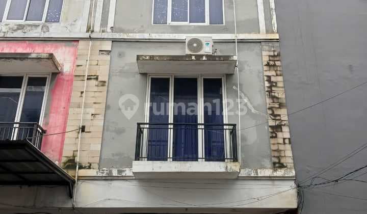 Good Neat Shop House Ready to Use Located at Puri Gardena, 0055 Joc