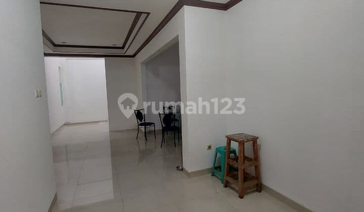 Nice and Well-Maintained House in Kosambi Baru, West Jakarta