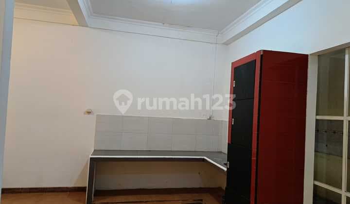 Rumah 2 Lantai di Fedora Graha Raya Lokasi Strategis Nego