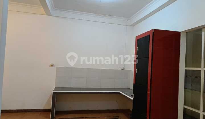 Rumah 2 Lantai di Fedora Graha Raya Lokasi Strategis Nego