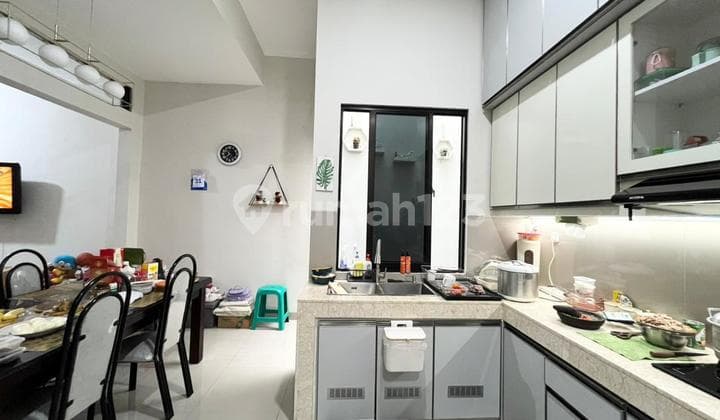 Nice and Well-Maintained House in Botanica Valley Serpong Negotiable