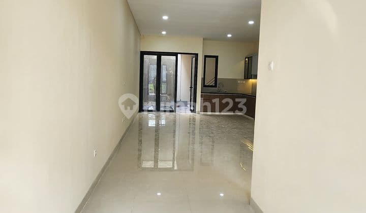 Brand New House di Metland Puri Tangerang Strategis