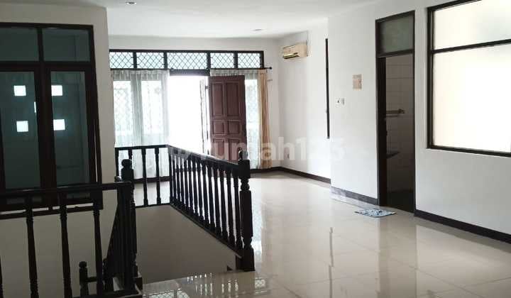 Camar Residential House Near Indomobil Showroom