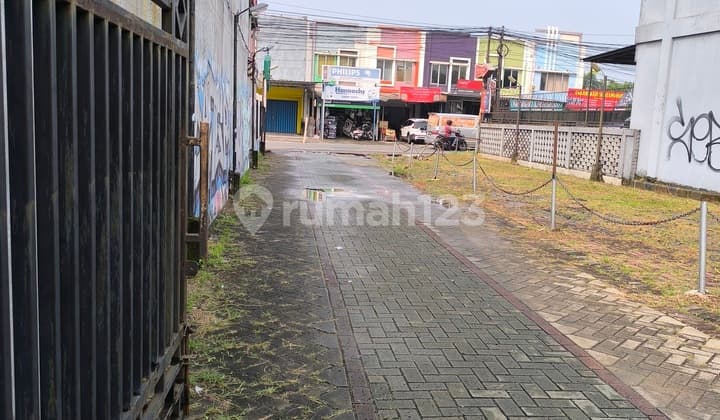 Strategic Roadside Location Perfect for Hospitals, Plazas, Restaurants