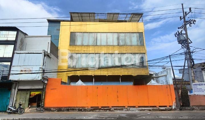 3.5-Storey Shop House in Kedungdoro - Surabaya City Center, Suitable for All Businesses.
