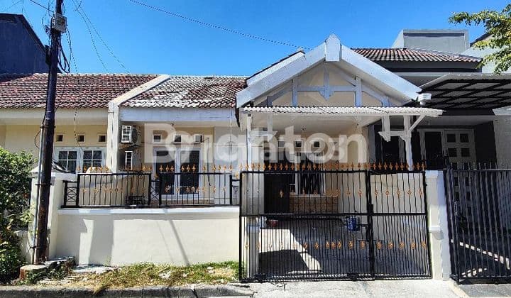 Rumah Siap Huni GRIYA ASRI Pakuwon City Surabaya, Perumahan dengan Fasilitas Lengkap di Surabaya Timur, selangkah menuju Pakuwon City Mall, Hokky Supermarket, Universitas Widya Mandala, ITS dan masih banyak lagi.