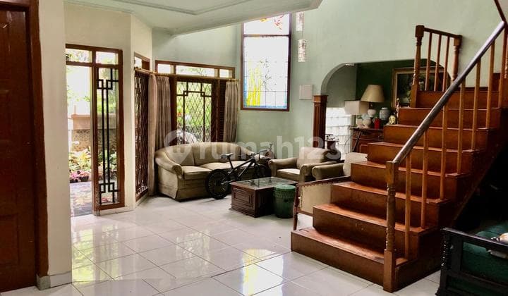Di Rumah 2 Lantai di Jl Bambu Suling , Komplek Pasar Minggu Indah, Pasar Minggu, Jakarta Selatan