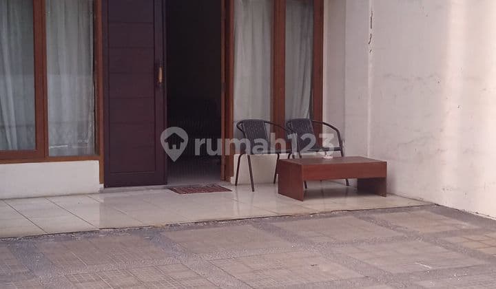 Disewa Rumah 2Lt di Komp. Bni Slipi, Jak Barat, Luas Tanah 210M2, Semua Furnish, Harga 210Jt/Th.