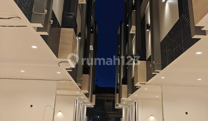 Dijual Rumah Cluster di Kedoya, Luas Tanah 38M2, Harga Rp 1.589M.