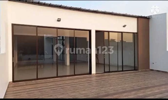 Disewa Ruko Gandeng 2Lt+Rooftop di Kembangan Jak Bar, Uk 9X23m2, Hrga Rp 300Jt/Th.