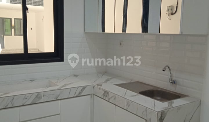 Dijual Rumah Baru 3,5Lt di Kedoya, Luas Tanah 36M2, Harga Rp 1.51 M.