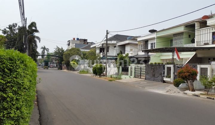 Dijual Rumah 2Lt di Komp Taman Ratu, Uk 8X25m2, Barat, Harga Rp 4.3M.