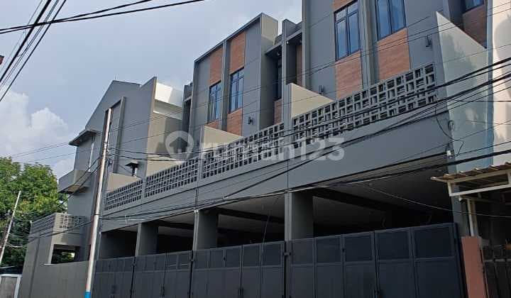 Dijual Rumah Baru 3Lt di Duri Kepa, Hdp Utara, Uk 4X18.75m2, Hrg Rp 2.9M.