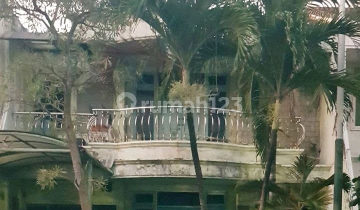 For Sale Old House in Puri Kencana, Size 9x18m2, Price Rp 5.5 Billion.