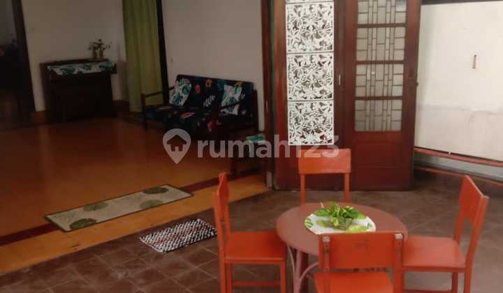 Rumah klasik 1 lantai di Matraman Menteng.