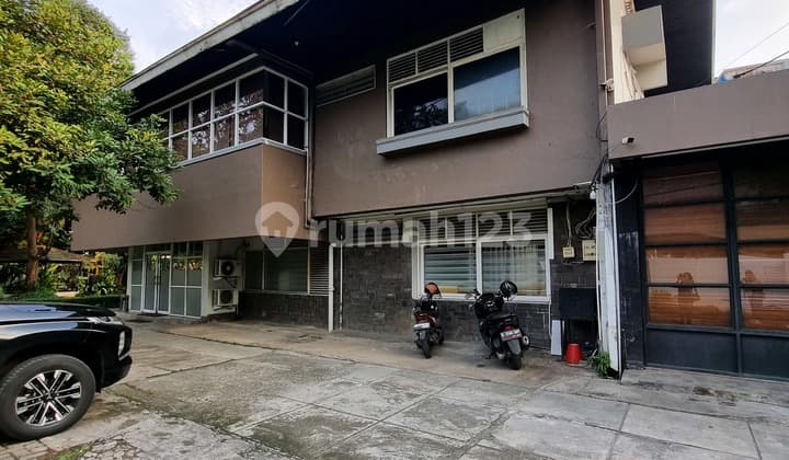 Kebayoran Baru - Dijual Kavling Tanah dan Bangunan di Pinggir Jalan Lintas Utama Area Brawijaya