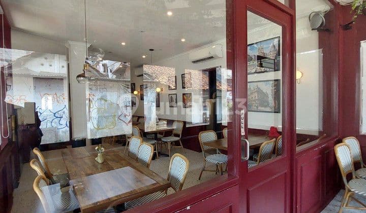 Nice House Suitable for Business in Puri Mutiara, Cipete