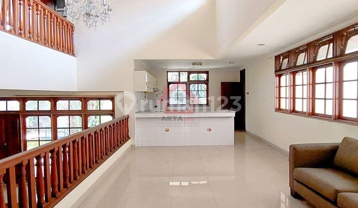 Rumah 3 Lantai di Pondok Indah, Jakarta Selatan