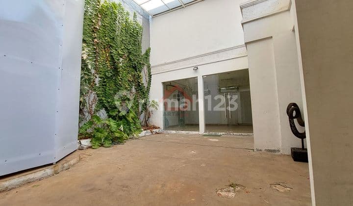 Dijual Cepat Rumah Lama 1,5 Lantai Di Menteng, Prime Area