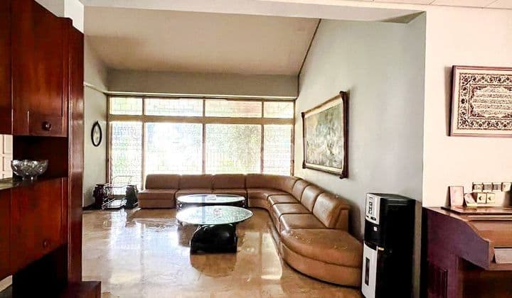 For Sale Old House Prime Location Good In Pakubuwono