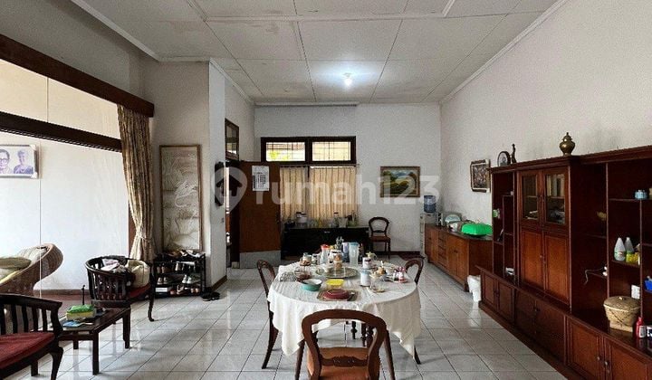 Old House Land Count Wide Road Access in Kemang