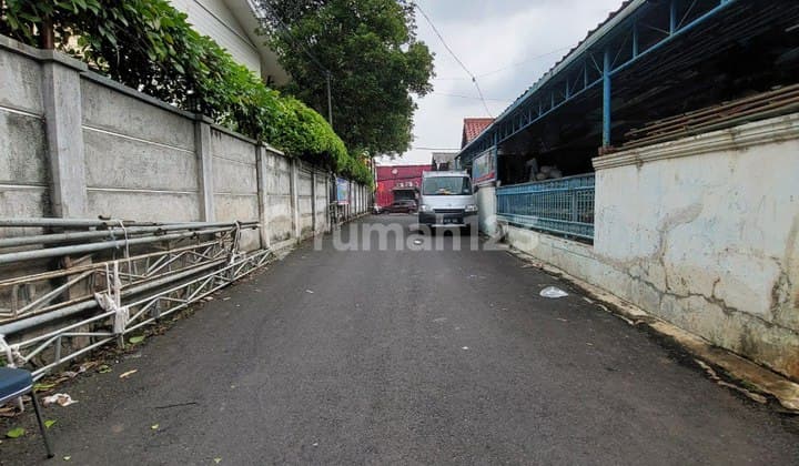 Ruang-usaha Hitung Tanah Di Area Komersial Lebak Bulus